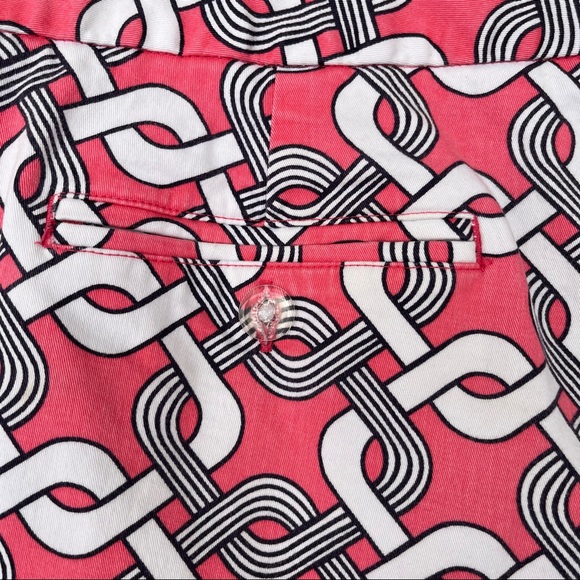 •Crown & Ivy• Patterned Scalloped Hem Shorts -Size 4 - Picture 8 of 10